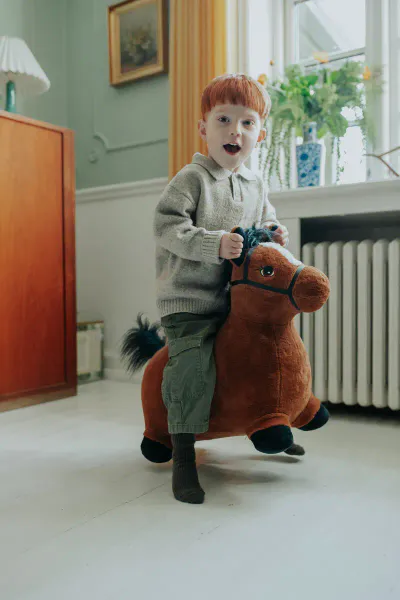 KREA Hoppe- og Sprett Plysjhest, Brun