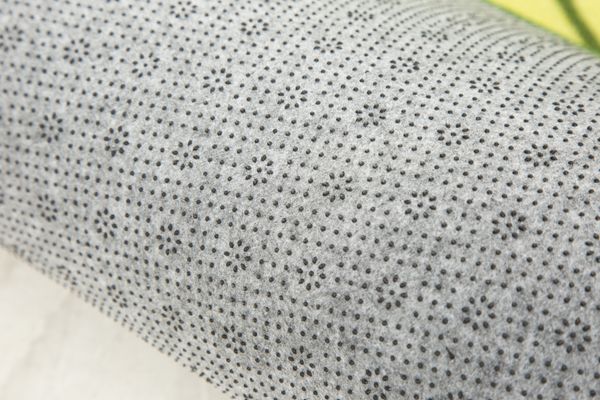 Leketeppe med bladmønster – 300 x 200 cm