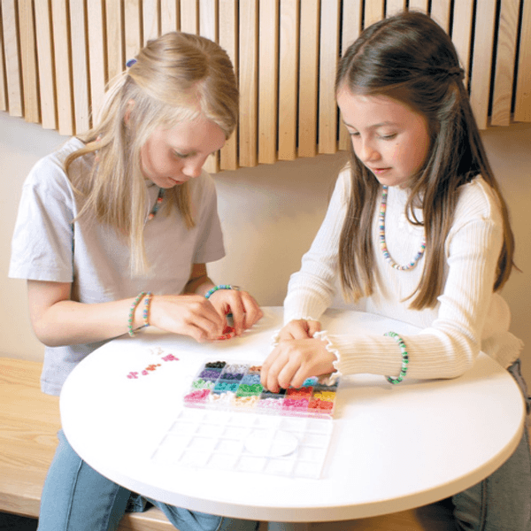 Heishi-perler i oppbevaringsboks