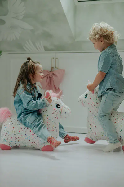 KREA Hoppe- og Sprett Enhjørning med Hvit Manke